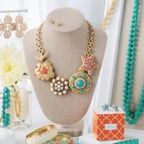 Stella & Dot | Retired Vintage Gold🌺🕊Birds of Paradise Statement Necklace - Picture 5 of 15